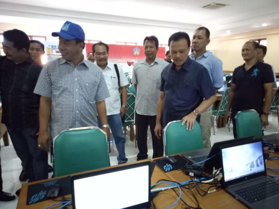 podiumnews.com-Tinjau Lokasi Tes CPNS, Dewa Indra Tak Ingin Ada Kecurangan