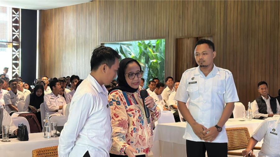 Wakil Kepala Badan Gizi Nasional Nanik Sudaryati Deyang memberikan arahan dalam kegiatan koordinasi dan evaluasi Program Makan Bergizi Gratis di Banyuwangi, Jawa Timur, Sabtu (24/1/2026). (Dok/BGN)