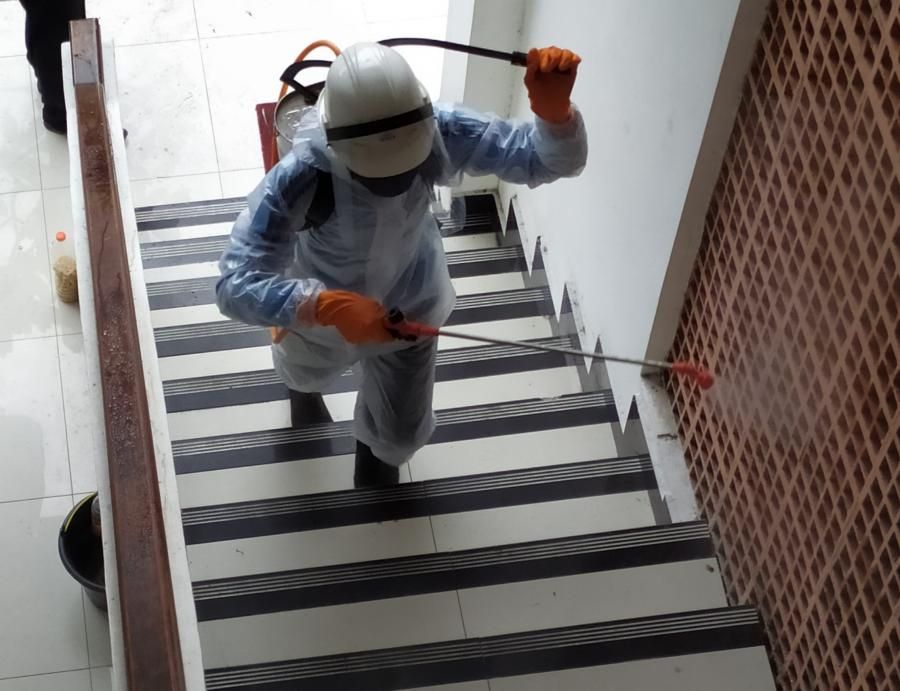 podiumnews.com-Tangkal Virus Corona, PN Denpasar Disemprot