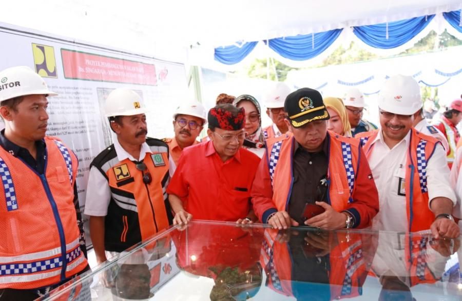 podiumnews.com-Tinjau Pengerjaan Shortcut, Koster: Realisasi Pemerataan Bali Utara dan Selatan