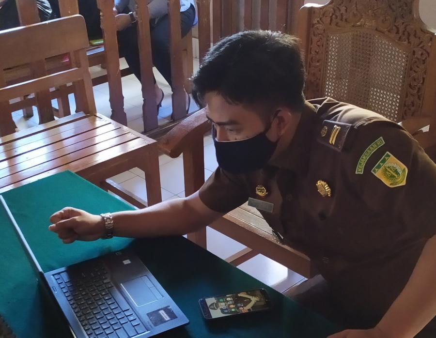 podiumnews.com-Miliki 0,28 gram Hasis, Bule Rusia ini Divonis Hakim 1 Tahun