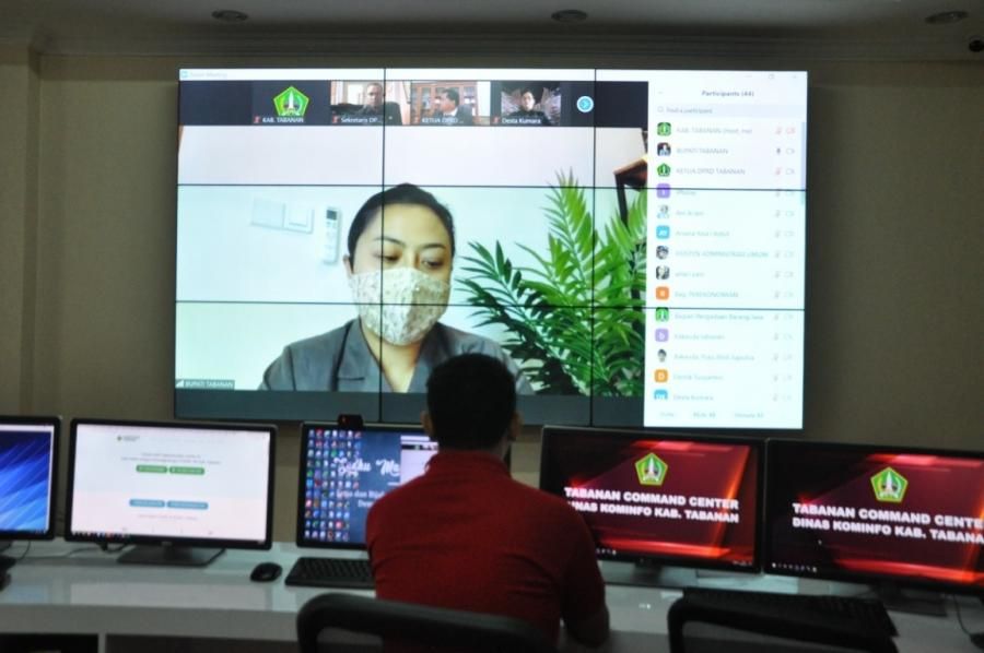 podiumnews.com-Bupati Eka Apresiasi Pandangan Umum Fraksi-Fraksi DPRD Tabanan