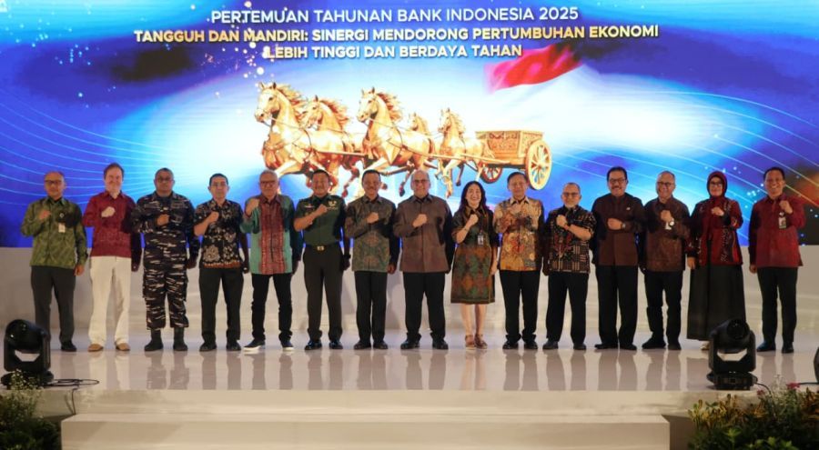 Sekretaris Daerah Provinsi Bali, Dewa Made Indra, menghadiri Pertemuan Tahunan Bank Indonesia 2025 yang diselenggarakan di Hotel The Meru, Sanur, Denpasar, Bali, Selasa (2/12/2025). (foto/sukadana)