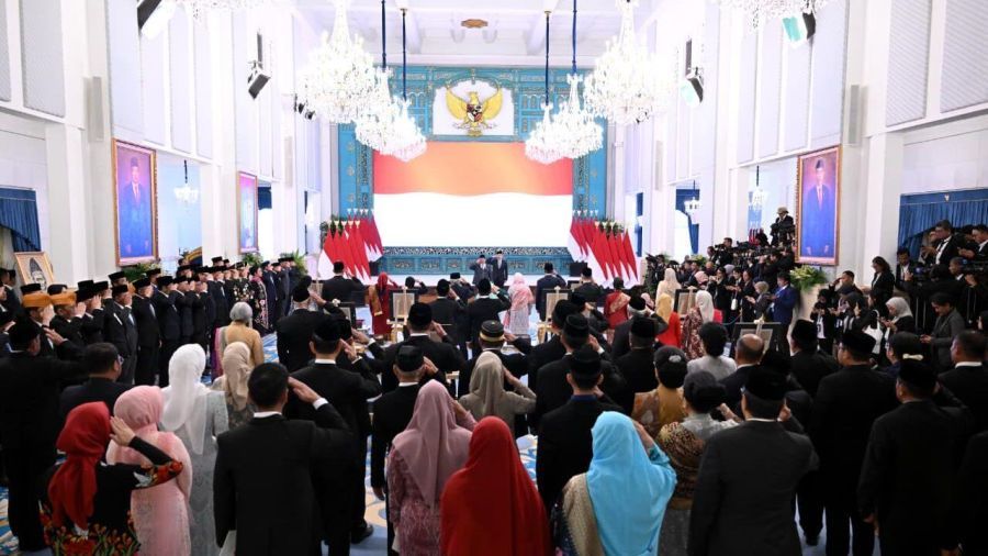 Presiden Prabowo Subianto menganugerahkan gelar Pahlawan Nasional kepada sepuluh tokoh dari berbagai daerah dalam sebuah upacara khidmat yang digelar di Istana Negara, Jakarta, pada Senin (10/11/2025).  (BPMI Setpres/Kris)