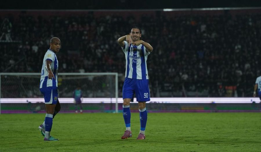 Striker Persib Bandung Andrew Jung saat laga melawan Bali United di Stadion Kapten I Wayan Dipta, Gianyar, Bali, baru-baru ini. (persib.co.id)