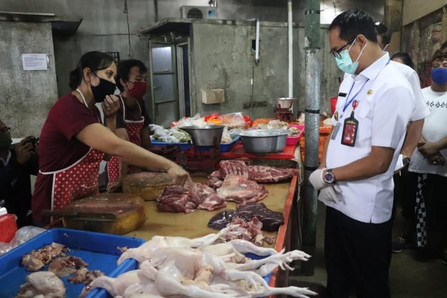 podiumnews.com-Jaga Stabilitas Harga Jelang Lebaran, Wabup Badung Gelar Operasi Pasar