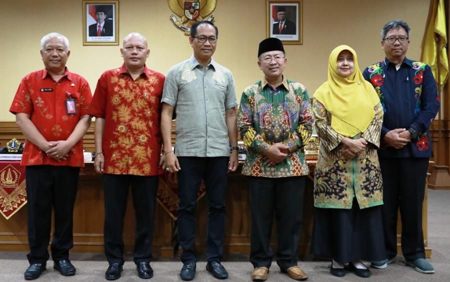 Wabup Suiasa Teken MoU Pembangunan dengan Pemkab Cianjur