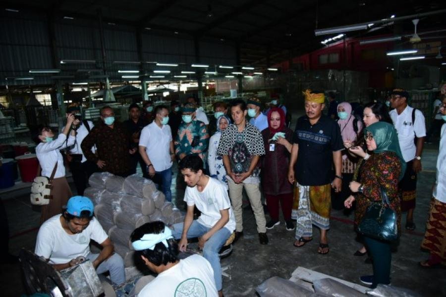 Kerajinan Keramik Jenggala Bali Tak Kalah dengan Keramik Impor