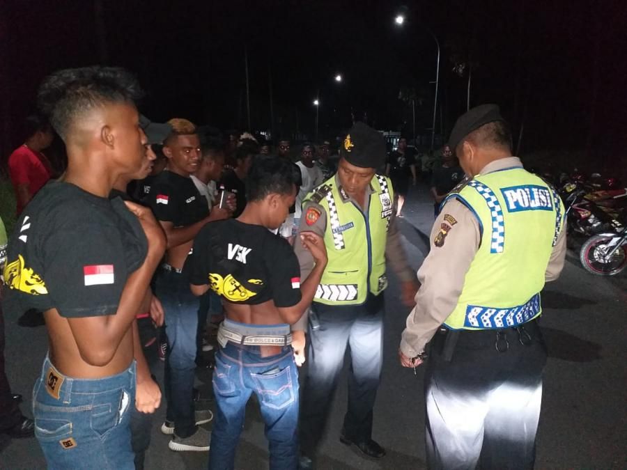 podiumnews.com-Sweeping Kamtibmas, Polres Denpasar Bina 28 Pemuda