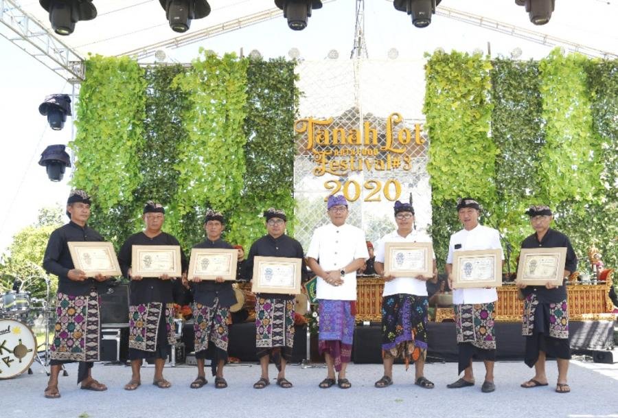 Sekda Tabanan Tutup Tanah Lot Art And Food Festival 2020