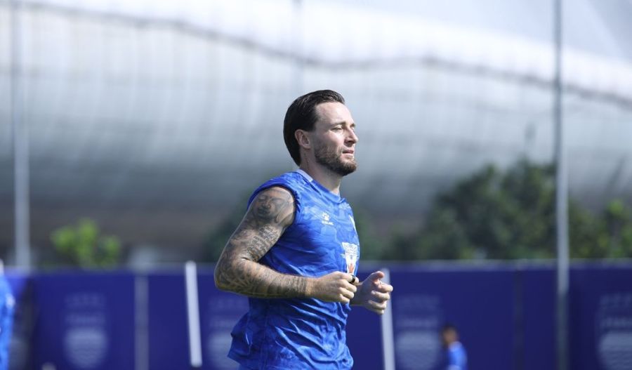 Kapten tim Persib Bandung, Marc Klok dalam sebuah sesi latihan, baru-baru ini. (persib.co.id)