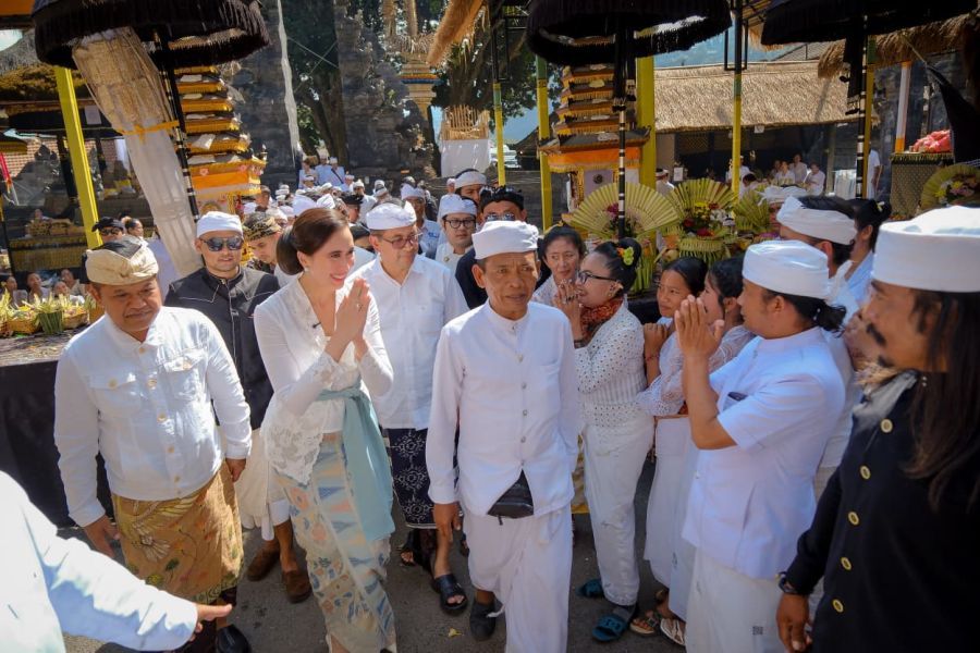 Menteri Pariwisata Widiyanti Putri Wardhana pada acara penutupan Upacara Tawur Agung Manca Wali Krama di Pura Hulundanu Batur, Desa Songan, Kintamani, Bangli, Bali, Selasa (6/10/2026). (kemenpar.go.id)