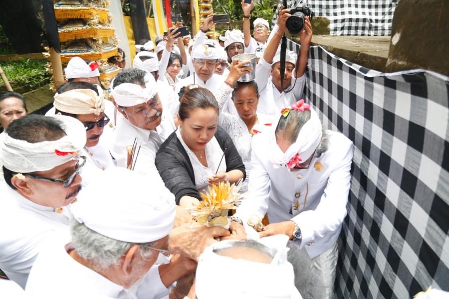 Ribuan Umat Ikuti Ritual Tawur Agung di Pura Luhur Batukau