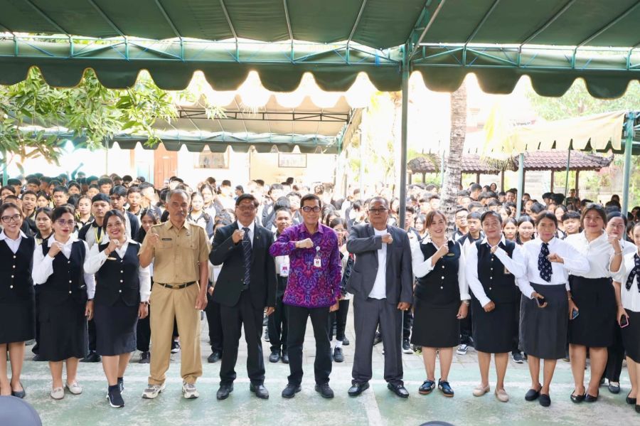 podiumnews.com-Tekankan Karakter dan Prestasi, Sekda Denpasar Hadiri MPLS SMK PGRI 4