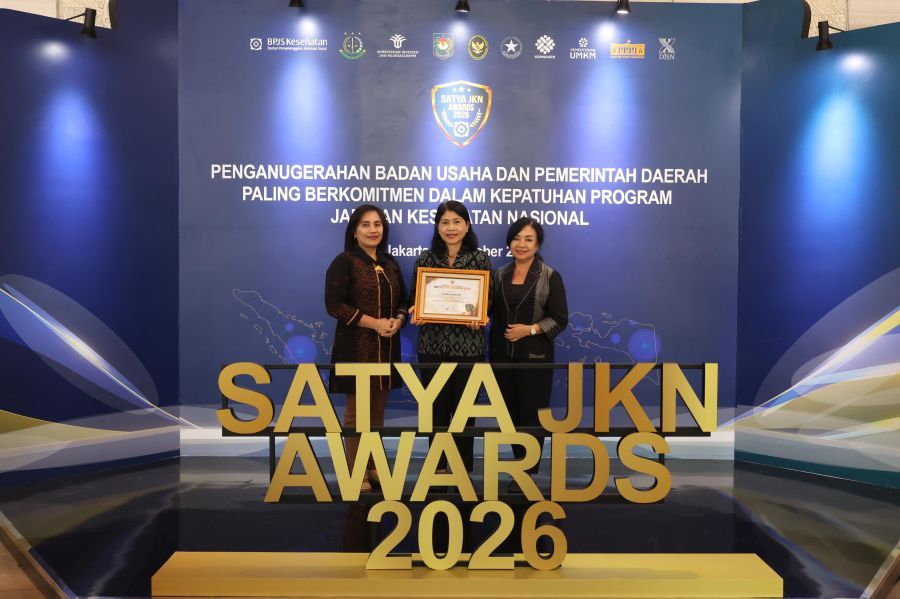 Pemerintah Kota Denpasar meraih penghargaan Satya JKN Awards Tahun 2026, dari BPJS Kesehatan atas komitmen dan kontribusinya dalam mendukung kepatuhan serta keberlangsungan Program Jaminan Kesehatan Nasional (JKN). Penganugerahan penghargaan digelar di Hotel Bidakara, Jakarta, Jumat (30/10/2026). (foto/sukadana)