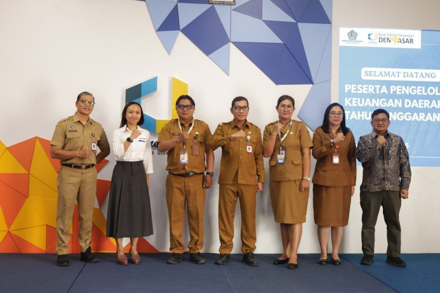 Sekretaris Daerah Kota Denpasar, I Gusti Ngurah Eddy Mulya saat membuka pelatihan Pengelolaan Keuangan Daerah di Balai Pendidikan dan Pelatihan Keuangan dan Politeknik Keuangan Negara STAN Kementerian Keuangan, Denpasar, Bali, Senin (27/7/2026). (foto/sukadana)