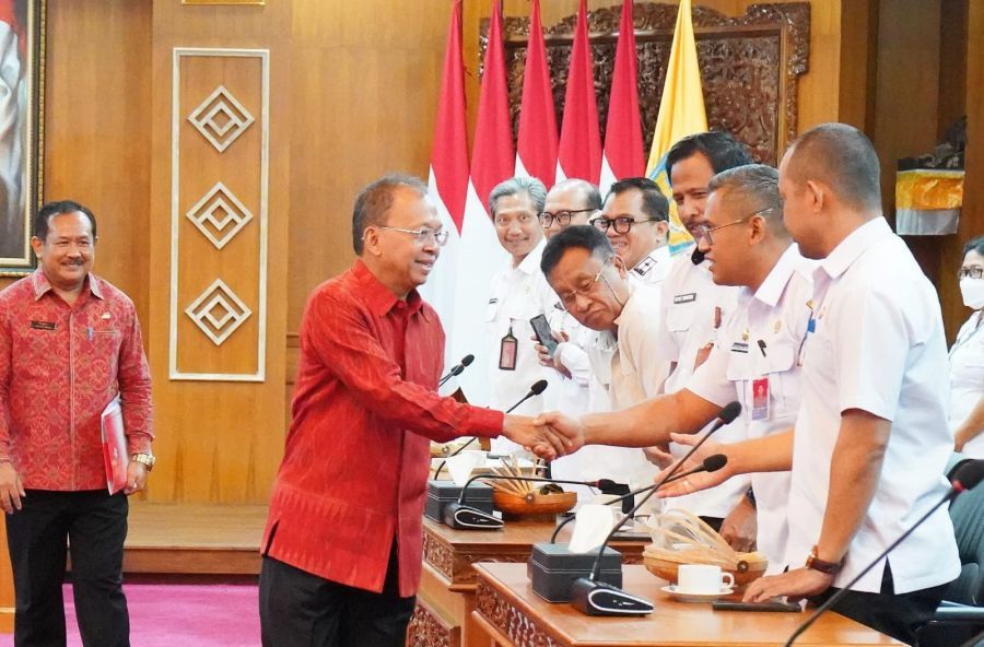Gubernur Bali, Wayan Koster dalam Rapat Koordinasi Persiapan Kawasan Emisi, di Denpasar, Bali, Rabu (5/8/2026). (foto/sukadana)