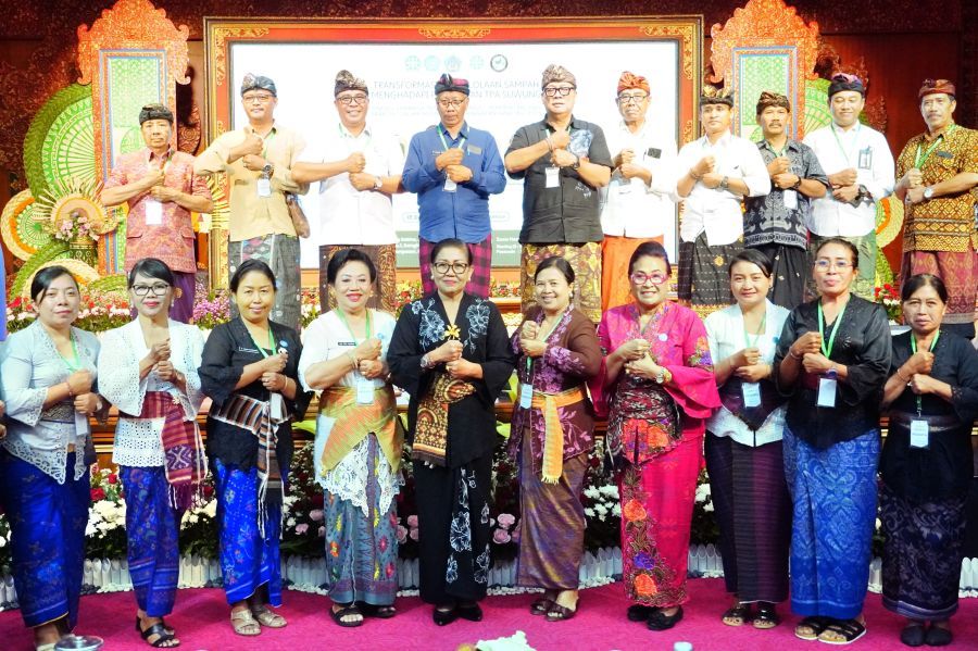 podiumnews.com-TPA Suwung Ditutup, Ibu Putri Koster Ajak Pilah Sampah dari Sumber