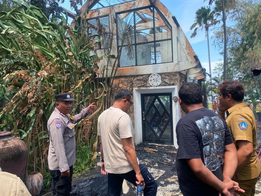 Villa Julia di Jalan Aseman Bagus, Banjar Aseman Kangin, Desa Tibubeneng, Kecamatan Kuta Utara, Badung, Bali, hangus terbakar, Senin (5/10/2026). (foto/hes)