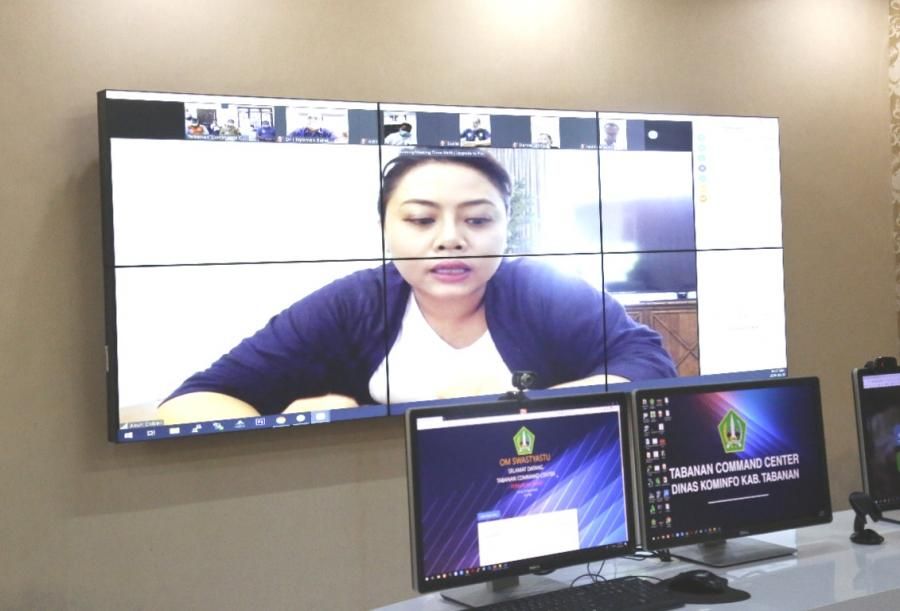 podiumnews.com-Antisipasi Corona, Bupati Eka Video Conference dengan Bawahannya