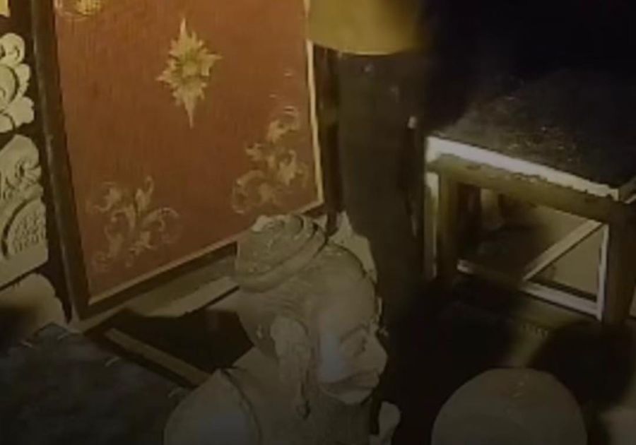 podiumnews.com-Viral, Maling Terekam CCTV Beraksi di Pura Dalem Adat Mengwi