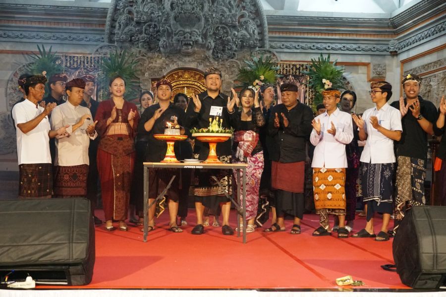 Wabup Badung Bagus Alit Sucipta menghadiri perayaan HUT. ke-54 STT. Dharma Prawerti di Banjar Lambing, Desa Mekar Bhuwana, Kecamatan Abiansemal, Badung, Bali, Kamis (30/4/2026). (foto/adi)