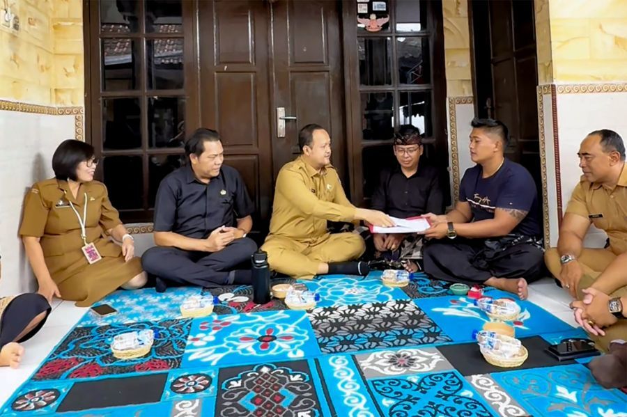 podiumnews.com-Wabup Badung Melayat ke Rumah Duka di Kelurahan Kapal