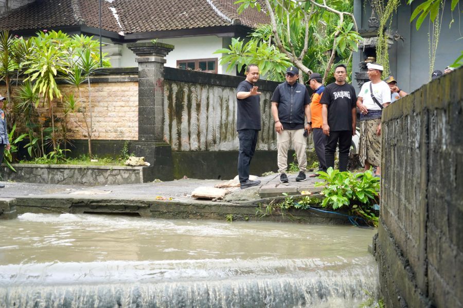 podiumnews.com-Wabup Badung Perintahkan Pembongkaran Bangunan Penyempit Sungai