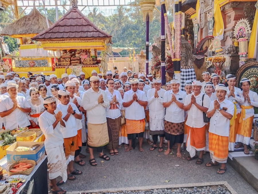 podiumnews.com-Wabup Badung Upasaksi Puncak Piodalan Padudusan Agung di Desa Adat Ambengan