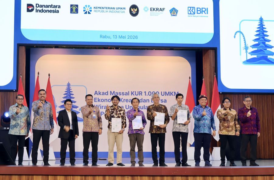 Wakil Gubernur Bali, Nyoman Giri Prasta saat menghadiri Akad Massal 1.000 UMKM Ekonomi Kreatif dan Bursa Wirausaha Unggulan di Gedung Auditorium Widya Sabha, Universitas Udayana, Jimbaran, Badung, Bali, Rabu (13/5/2026). (foto/sukadana)