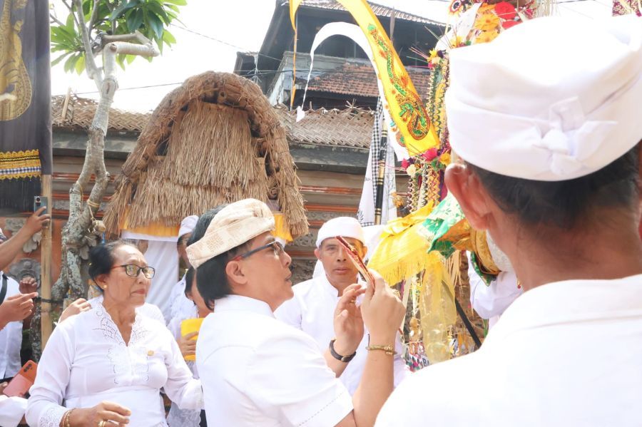 podiumnews.com-Wagub Bali Hadiri Karya Tawur Labuh Gentuh di Catus Pata Sibanggede