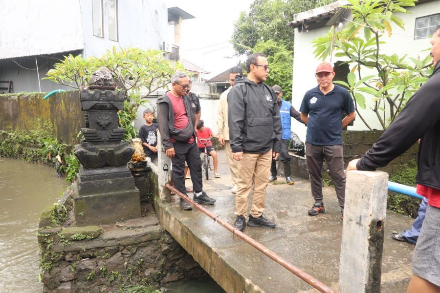 podiumnews.com-Wali Kota Denpasar Tinjau Lokasi Banjir Padangsambian