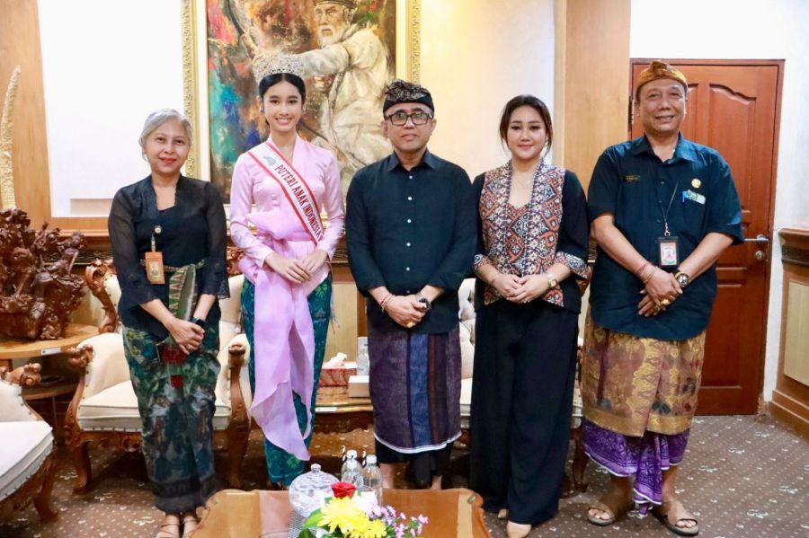 Walikota Denpasar, I Gusti Ngurah Jaya Negara mengapresiasi dan mendukung penuh Ida Ayu Gde Kiara Sashikirana Rai, Puteri Anak Indonesia Pariwisata 2025, yang mewakili Kota Denpasar dan Indonesia dalam ajang Asia Youth International Model United Nations (AYIMUN) Kuala Lumpur 2026. (foto/sukadana)