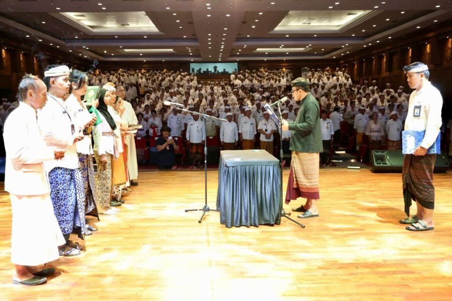 podiumnews.com-Walikota Denpasar Lantik 495 PPPK, Tingkatkan Kesejahteraan Tenaga Kontrak