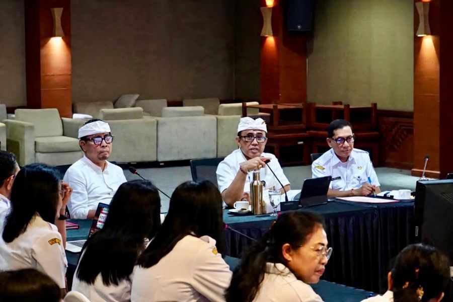 Pemerintah Kota Denpasar melaksanakan Rapat Koordinasi (Rakor) dalam rangka pelaksanaan tugas pemerintahan, pembangunan, serta pelayanan kepada masyarakat, di Ruang Mahottama Graha Sewaka Dharma Lumintang, Denpasar, Bali, Rabu (9/9/2026). (foto/sukadana)