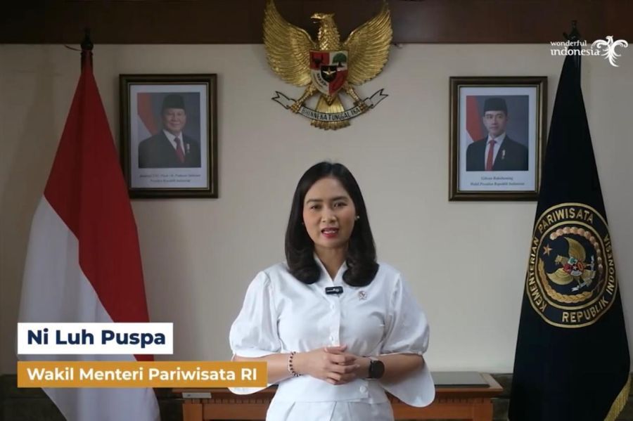 Wakil Menteri Pariwisata Ni Luh Enik Ermawati, yang akrab disapa Ni Luh Puspa dalam webinar STDev Circle Seri 3 bertema “Perspektif dan Prakarsa Kaum Muda Gen Z: Strategi dan Gerakan Aksi Kepariwisataan Berkelanjutan”, Jakarta, Rabu (29/4/2026).  (kemenpar.go.id)