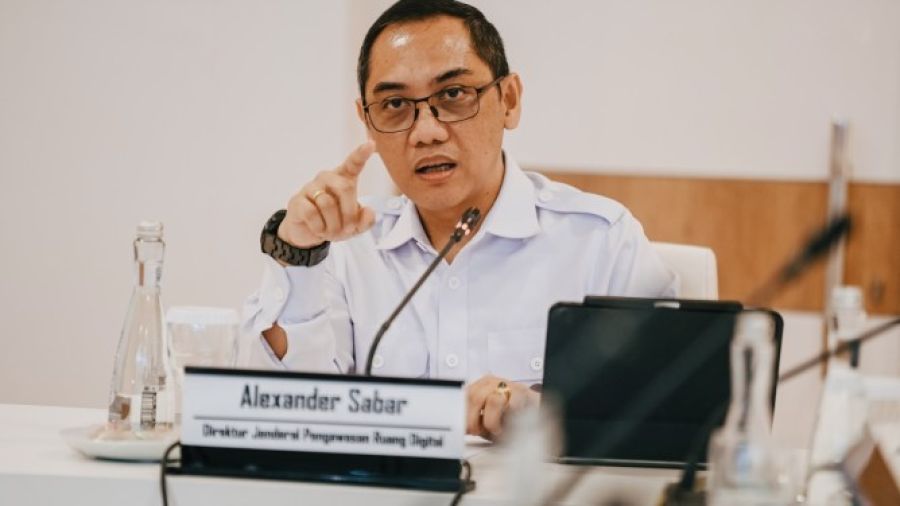 Direktur Jenderal Pengawasan Ruang Digital, Alexander Sabar saat memberi penjelasan, di Jakarta, Rabu (19/11/2025). (komdigi.go.id)