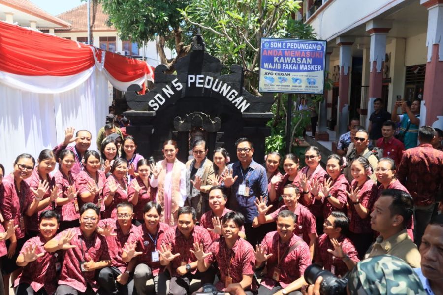 podiumnews.com-Wawali Denpasar Dampingi Istri Wapres Kunjungi Sekolah dan PDU