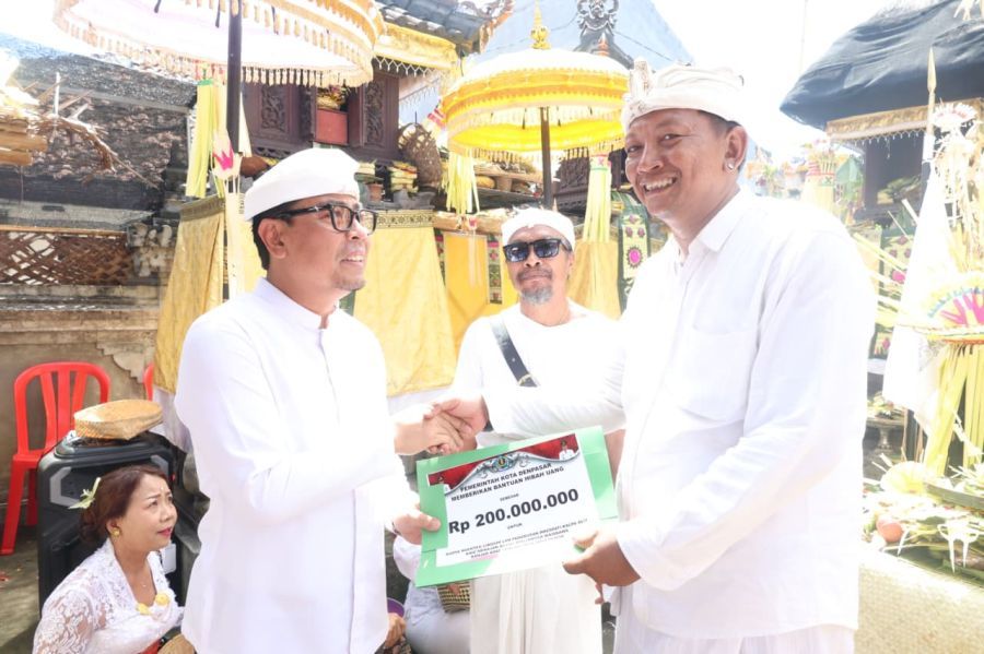 Wakil Walikota Denpasar, I Kadek Agus Arya Wibawa menghadiri karya Ngenteg Linggih lan Padudusan Wrespati Kalpa Alit di Merajan Ageng Bhujangga Waisnawa Renon, Denpasar, Bali, Rabu (22/4/2026). (foto/sukadana)