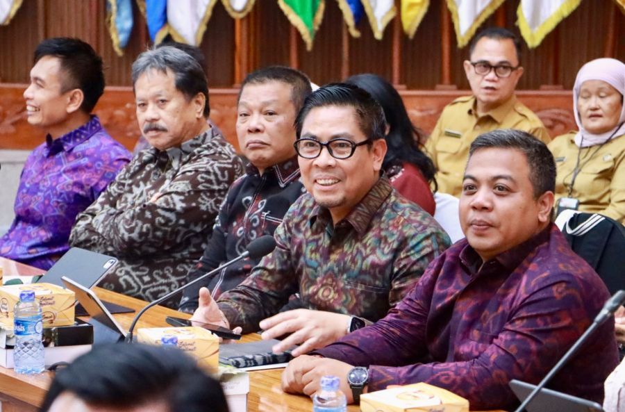 Wakil Walikota Denpasar, I Kadek Agus Arya Wibawa saat menghadiri Rakor Digitalisasi Bansos yang diselenggarakan Kementerian Dalam Negeri RI di Sasana Bhakti Praja, Gedung C Kementerian Dalam Negeri, Jakarta Pusat, Selasa (30/6/2026). (foto/sukadana)