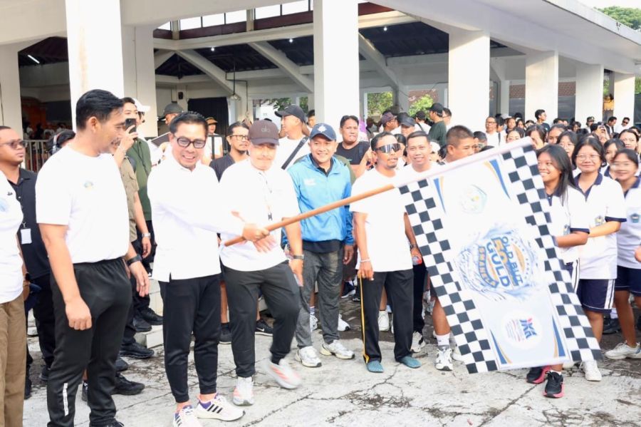 podiumnews.com-Wawali Denpasar Lepas Funwalk Reuni Akbar SMAN 5