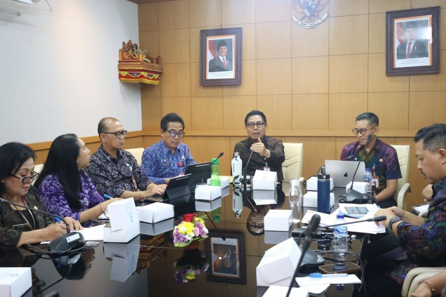 podiumnews.com-Wawali Denpasar Pimpin Rapat Penanganan Inflasi, Fokus Stabilkan Harga Pangan
