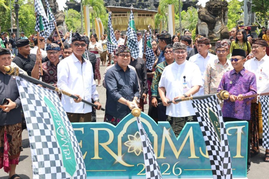 Wawali Denpasar, Kadek Agus Arya Wibawa meresmikan Edukator Dewata dari unsur kepemudaan, serangkaian Kick-Off SERAMBI 2026, di Denpasar, Bali, Kamis (19/2/2026) pagi. (foto/sukadana)