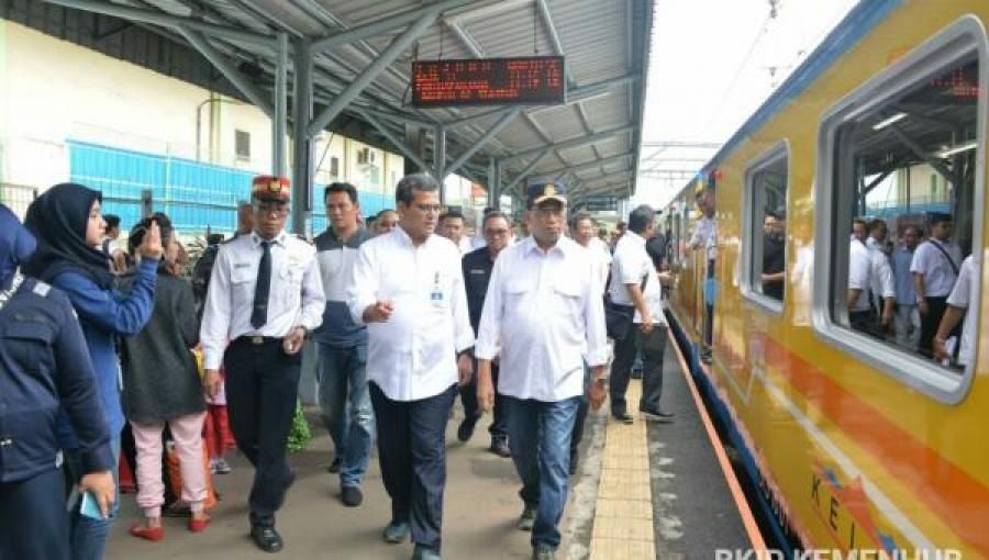 podiumnews.com-Kemenhub Target Persingkat Waktu Tempuh Jalur KA Jakarta-Merak