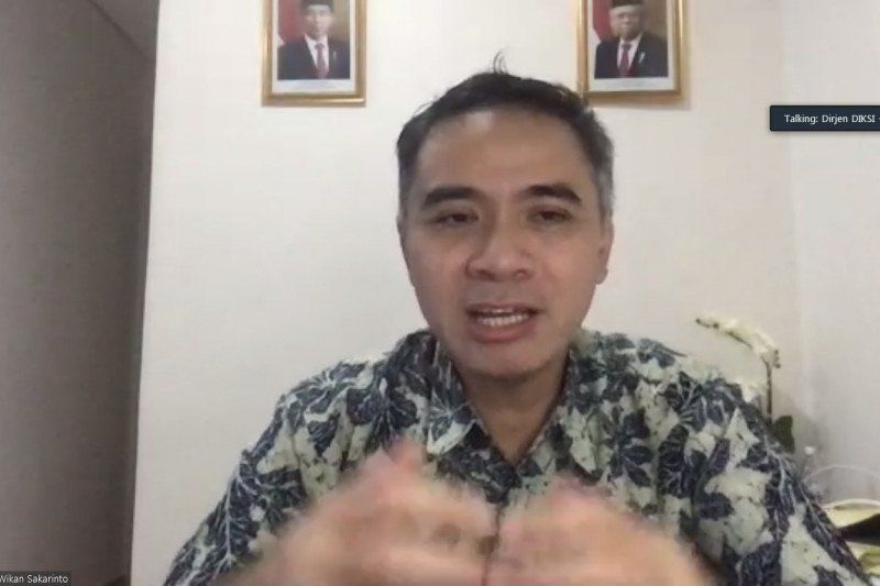 podiumnews.com-Kemendikbud: Program "Pernikahan Massal" Untungkan Dunia Industri