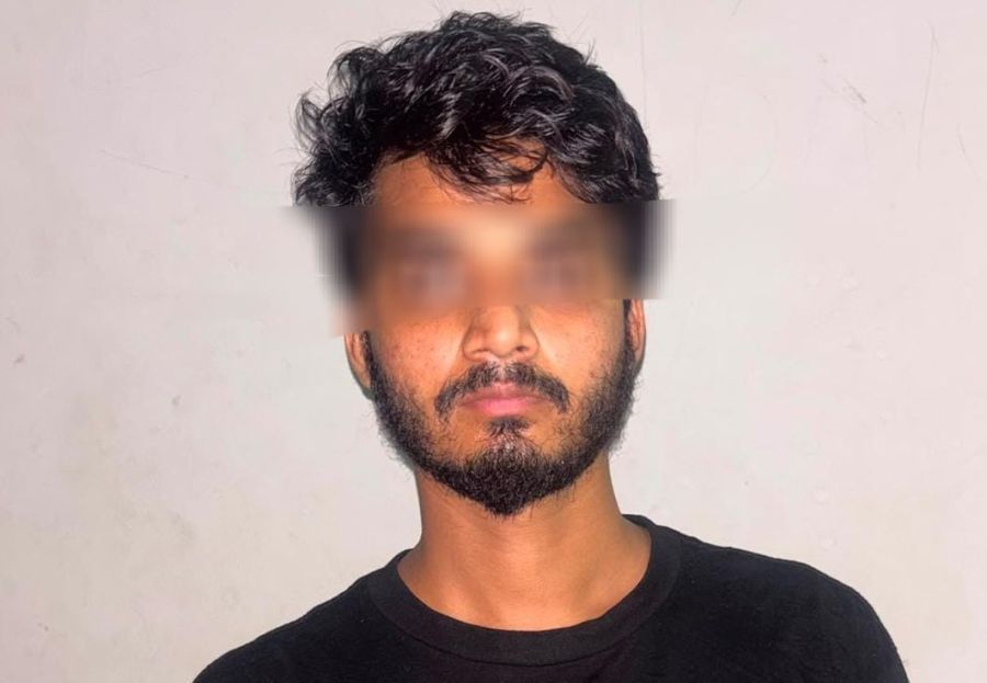 Petugas Bea dan Cukai di Bandara Internasional I Gusti Ngurah Rai mengamankan wisatawan asing asal India berinisial AR (28) karena terlibat penyelundupan kurang lebih 10 kg ganja. (foto/hes)