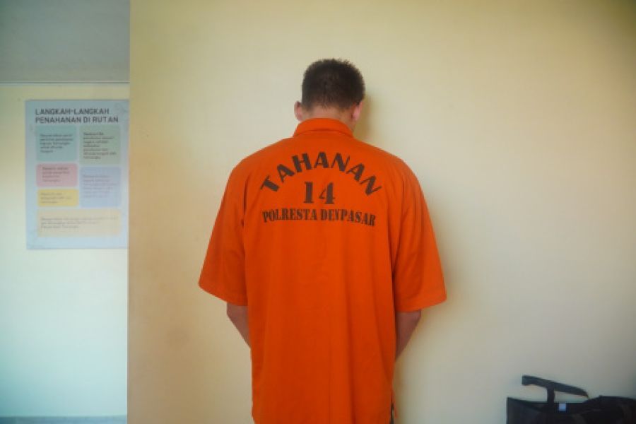 podiumnews.com-WNA Belarusia Ditangkap di Ungasan, Polisi Sita Ganja dan Kokain