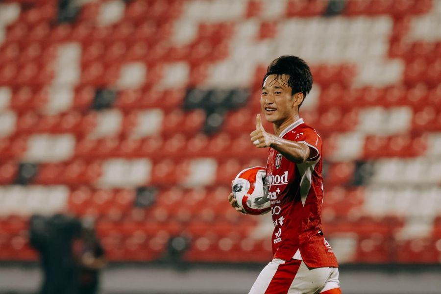 Gelandang Bali United, Teppei Yachida terpilih sebagai pemain terbaik saat pekan ke-26 BRI Super League 2025/26 yang mempertemukan Bali United dengan PSBS Biak, di Stadion Kapten I Wayan Dipta, Gianyar, Bali, Senin (6/4/2026) malam. (baliutd.com)