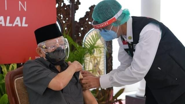 podiumnews.com-Wapres Ma'ruf Amin Terima Vaksinasi Sinovac