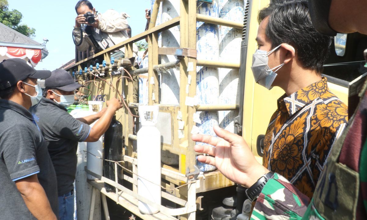 podiumnews.com-Gibran Bagikan Oksigen Gratis untuk Warganya